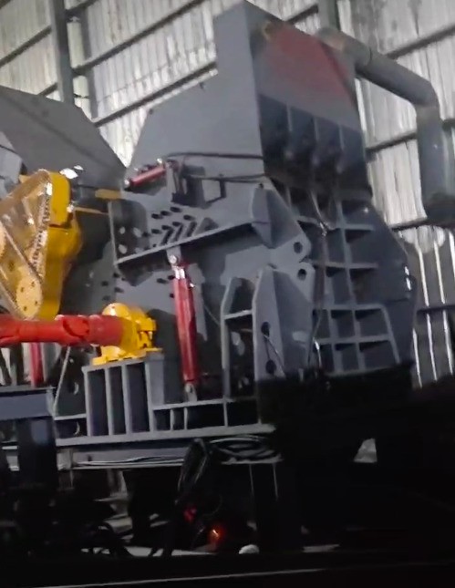 新手操作破碎機切記不可憑自我感覺 ,一定要嚴(yán)格按照安裝人員教學(xué)操作才不會出失誤 .