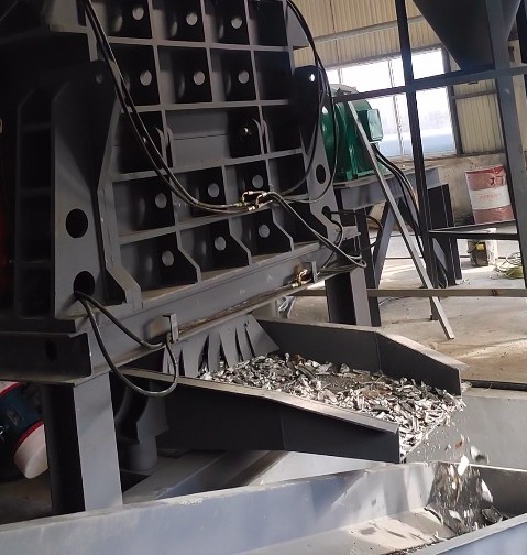 說(shuō)一千道一萬(wàn)不如自己看一看，前方發(fā)來(lái)喜報(bào)路友廢鋁破碎機(jī)在本地又一臺(tái)安裝完畢。