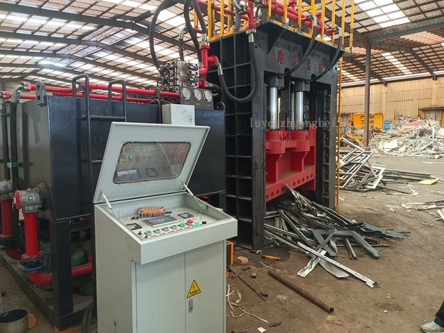 500噸液壓龍門剪河北地區(qū)安裝調(diào)試打料