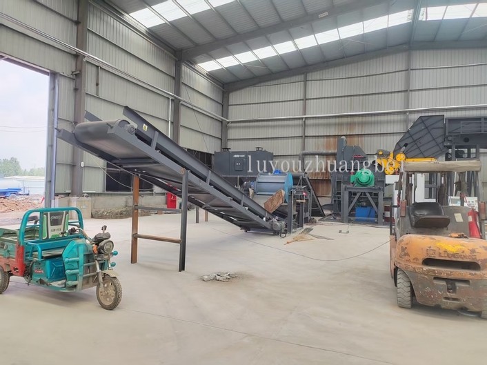 本省315型破碎機(jī)安裝完成機(jī)將迎來生產(chǎn)的盛況