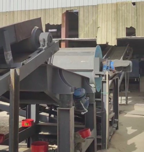 非洲地區(qū)路友破碎機使用現(xiàn)場