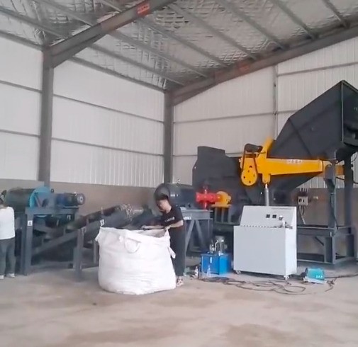 百分九十以上的客戶在試機時都選擇人工添料，沒有什么說法，單純的因為物料使用量較小。