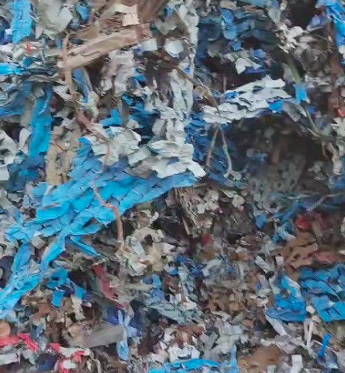 使用路友破碎機(jī)后的彩鋼瓦破碎料