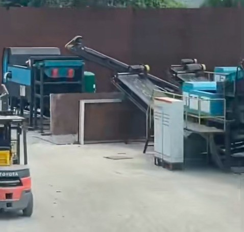 450破碎機(jī)?精細(xì)化分選設(shè)備 在日本東京現(xiàn)場(chǎng)。