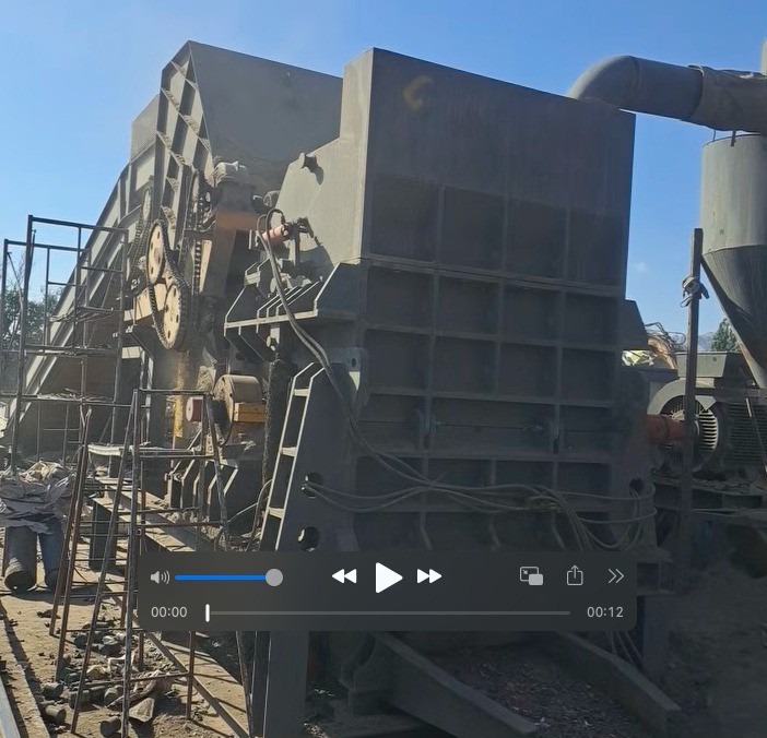 售后服務(wù)315型破碎機(jī)，客戶位于新疆地區(qū)。