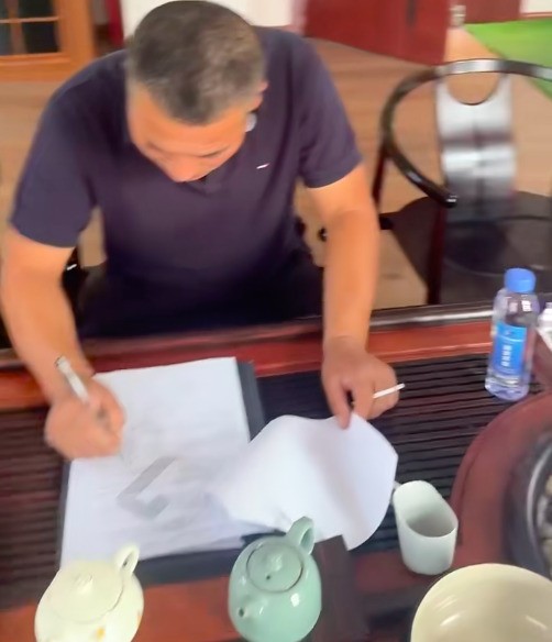 恭喜山東的老板簽訂路友金屬破碎線，祝老板生意越做越大，爭取來年加設(shè)備 棒。