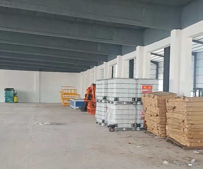 報廢汽車拆解線抵達客戶限產(chǎn)，卸車完畢等待組裝