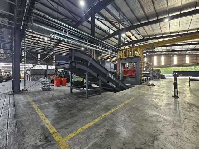 進(jìn)軍馬來(lái)西亞的路友龍門剪，在舉國(guó)歡的日子里完成了安裝任務(wù)