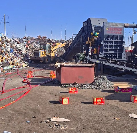 破碎機(jī)經(jīng)過場地規(guī)劃后確定安裝位置，基礎(chǔ)建設(shè)完成中～