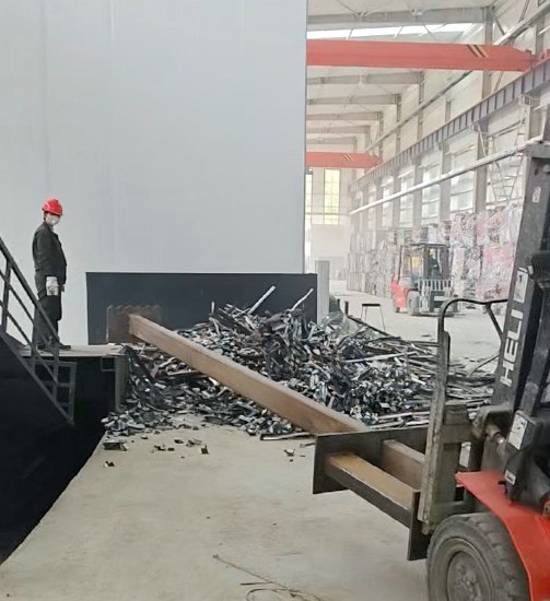 因客戶輸送帶坑未及時完善，空轉(zhuǎn)試機結(jié)束后，雙方協(xié)商一致，取消后面的打料試機。