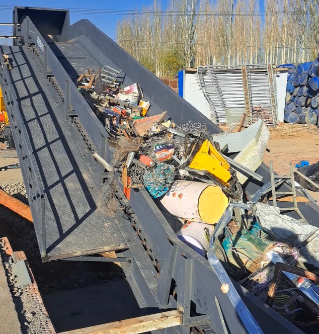 近日路友破碎機又隔市跨省來到廣袤無垠資源豐富的新疆，隨即開啟了一場雙向奔富的旅途。