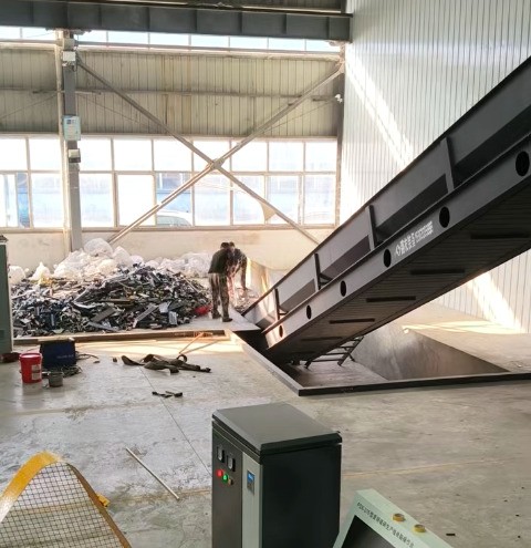 路友破碎機(jī)的優(yōu)點(diǎn)多多，均勻、穩(wěn)定、高效、機(jī)構(gòu)簡單、易維護(hù)等等