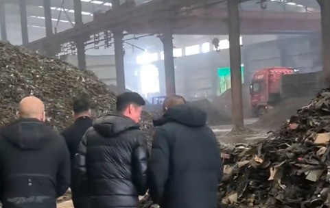 進(jìn)入大型金屬再生企業(yè)參觀學(xué)習(xí)